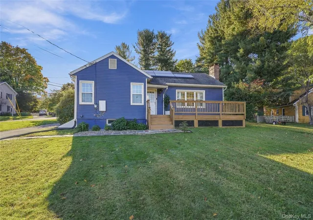Photo 2 of Single family home for sale at 11 Overlook Dr, Warwick (town), NY 10990 | MLS# 1055926 | Listing updated on 2026-10-07