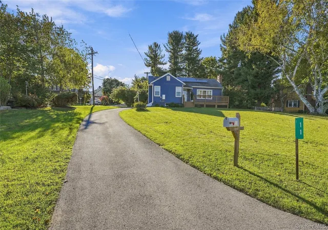 Photo 3 of Single family home for sale at 11 Overlook Dr, Warwick (town), NY 10990 | MLS# 1055926 | Listing updated on 2026-10-07