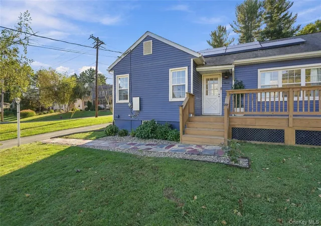 Photo 3 of Single family home for sale at 11 Overlook Dr, Warwick (town), NY 10990 | MLS# 1055926 | Listing updated on 2026-10-07