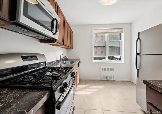 Listing Photo 4 - Condo for sale in building located at 636 N Ter Ave, Mount Vernon, NY 10550 - Unit #2B