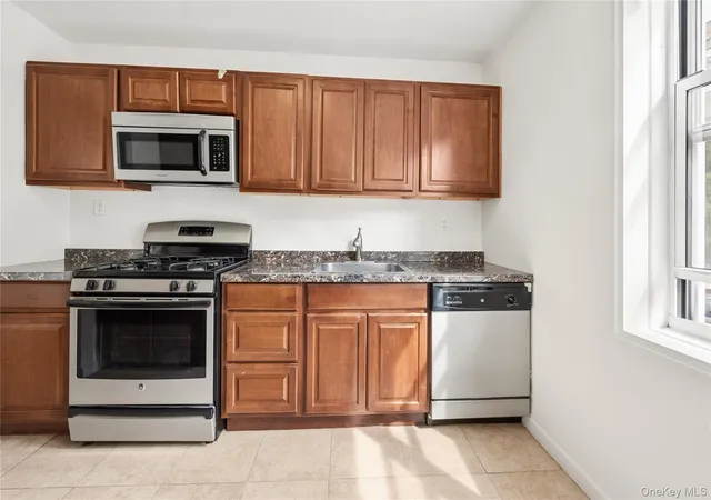 Listing Photo 5 - Condo for sale in building located at 636 N Ter Ave, Mount Vernon, NY 10550 - Unit #2B
