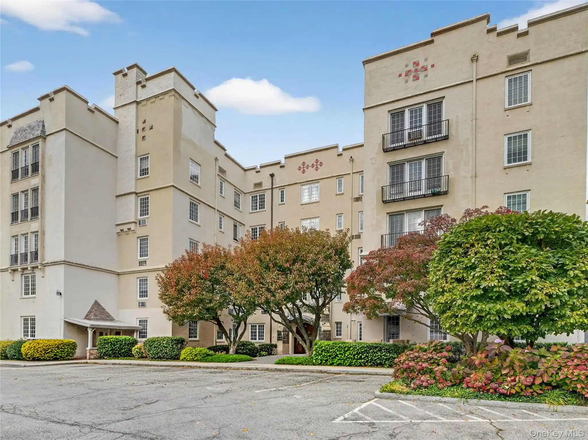 Listing Photo 2 - Condo for sale in 1 Rivermere located at 1 Rivermere, Eastchester, NY 10709 - Unit #4F