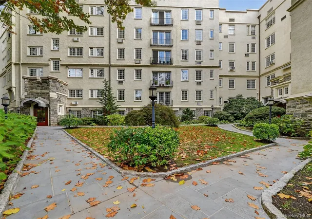 Photo 3 of House for sale at 1 Rivermere #4F, Eastchester, NY 10708 | MLS# 1055944 | Listing updated on 2026-10-10