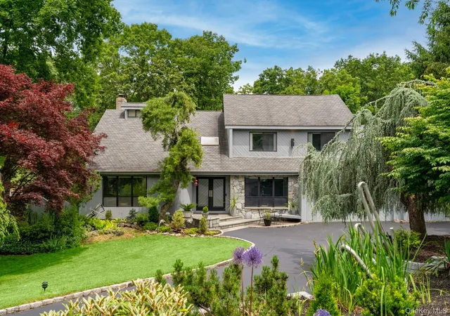 Photo 3 of Single family home for sale at 3 Ernest, Smithtown, NY 11754 | MLS# 1055953 | Listing updated on 2026-10-07