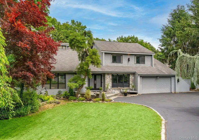 Photo 4 of Single family home for sale at 3 Ernest, Smithtown, NY 11754 | MLS# 1055953 | Listing updated on 2026-10-07