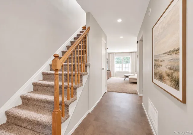 Listing Photo 4 - Condo for sale in building located at 305 Sara Cir, Brookhaven, NY 11776