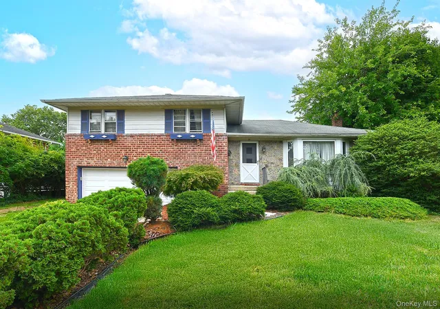 Photo 1 of Single family home for sale at 21 Goldfield St, Huntington, NY 11747 | MLS# 1056023 | Listing updated on 2026-09-29