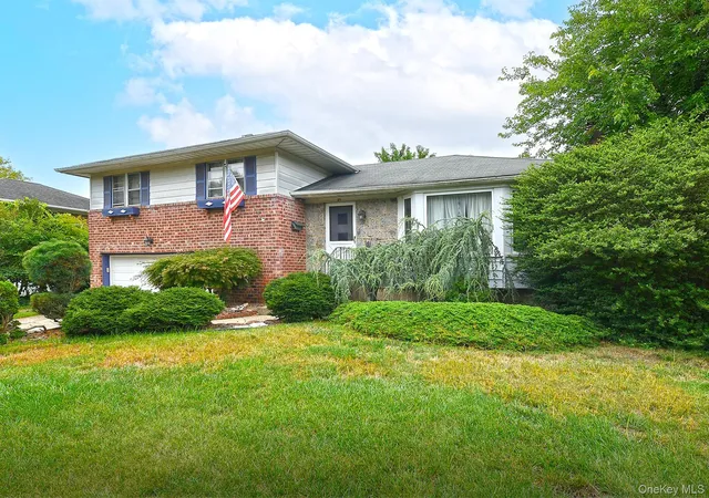 Photo 2 of Single family home for sale at 21 Goldfield St, Huntington, NY 11747 | MLS# 1056023 | Listing updated on 2026-09-29