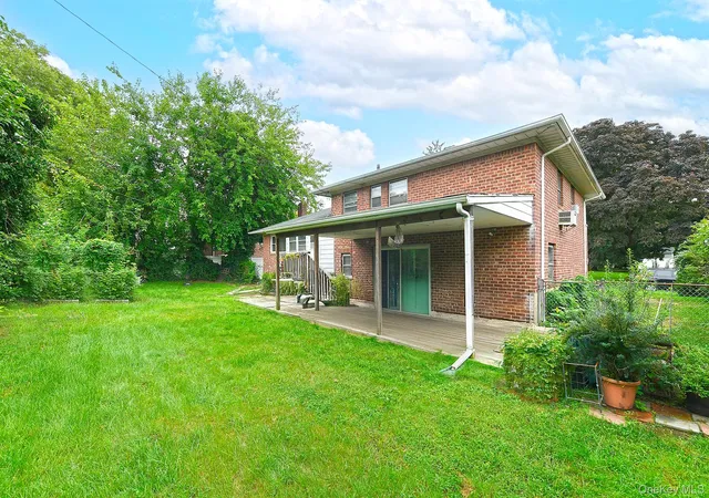 Photo 4 of Single family home for sale at 21 Goldfield St, Huntington, NY 11747 | MLS# 1056023 | Listing updated on 2026-09-29