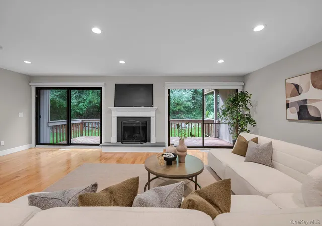 Photo 4 of Condo for sale at 8 John Bean Ct, North Hempstead, NY 11050 | MLS# 1056038 | Listing updated on 2026-09-29
