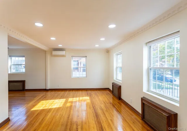 Photo 4 of Single family home for sale at 73-35 189th Street, New York, NY 11366 | MLS# 1056057 | Listing updated on 2026-10-02