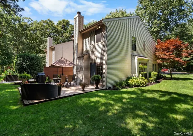 Listing Photo 4 - Condo for sale in building located at 4 Lyndon Ct, Islip, NY 11716