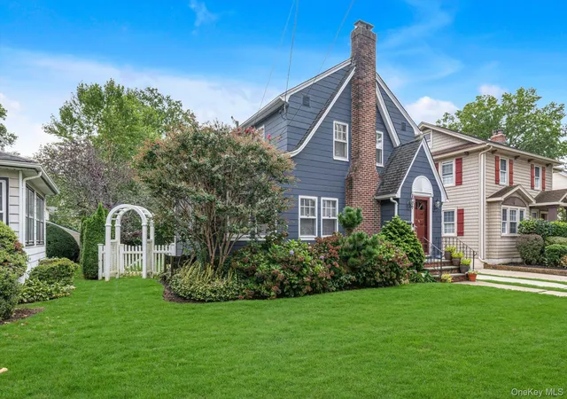 Photo 2 of Single family home for sale at 91 Geranium Ave, Hempstead, NY 11001 | MLS# 1056059 | Listing updated on 2026-10-01