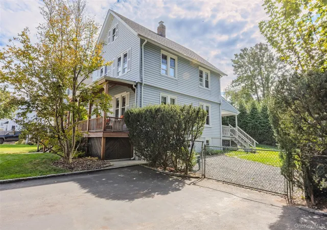 Photo 3 of Single family home for sale at 19 Willow Pl, Oyster Bay, NY 11771 | MLS# 1056065 | Listing updated on 2026-10-06