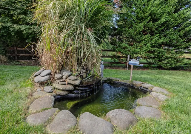 Photo 4 of Single family home for sale at 19 Willow Pl, Oyster Bay, NY 11771 | MLS# 1056065 | Listing updated on 2026-10-06