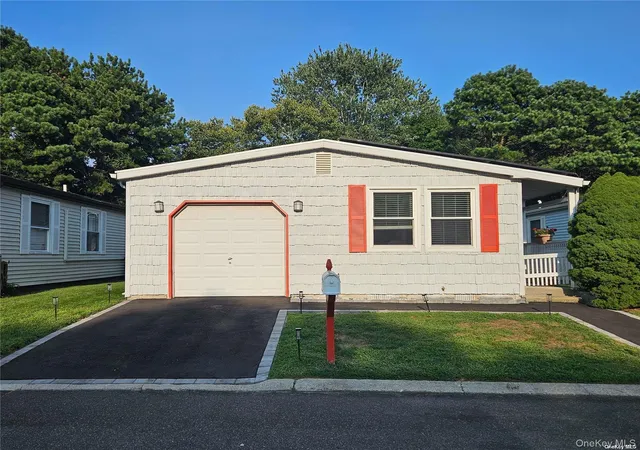 Condo for sale at 124 Village Cir W #124, Brookhaven, NY 11949 | MLS# 1056096