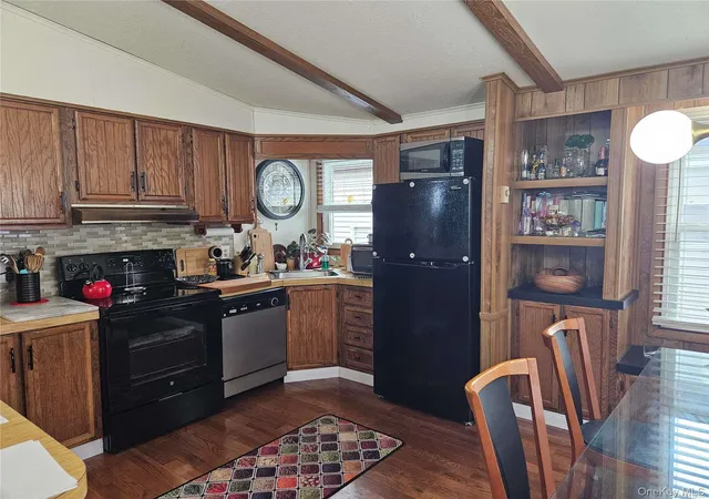 Photo 4 of Condo for sale at 124 Village Cir W #124, Brookhaven, NY 11949 | MLS# 1056096 | Listing updated on 2026-09-29