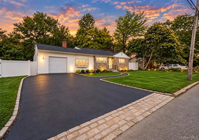 Photo 1 of Single family home for sale at 260 W 24th Street, Babylon, NY 11729 | MLS# 1056101 | Listing updated on 2026-09-30
