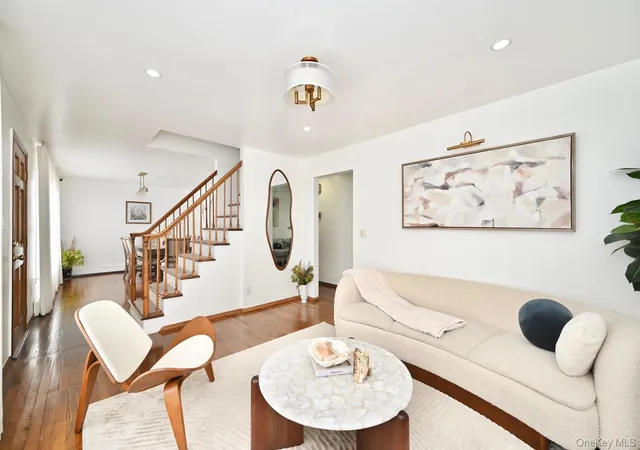 Photo 4 of Single family home for sale at 371 N Iowa Ave, Oyster Bay, NY 11758 | MLS# 1056116 | Listing updated on 2026-09-29