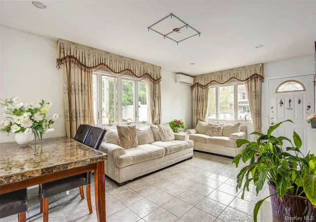 Photo 4 of Single family home for sale at 10 Belmont Cir, Oyster Bay, NY 11791 | MLS# 1056122 | Listing updated on 2026-10-04
