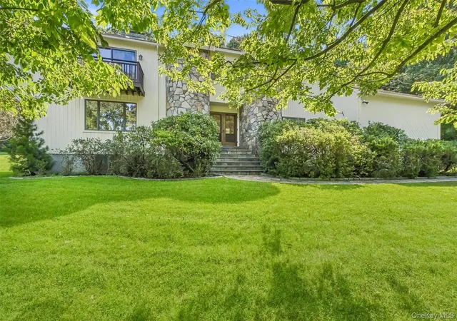 Photo 3 of Mansion for sale at 2054 Quaker Ridge Rd, Cortlandt, NY 10520 | MLS# 1056124 | Listing updated on 2026-10-02