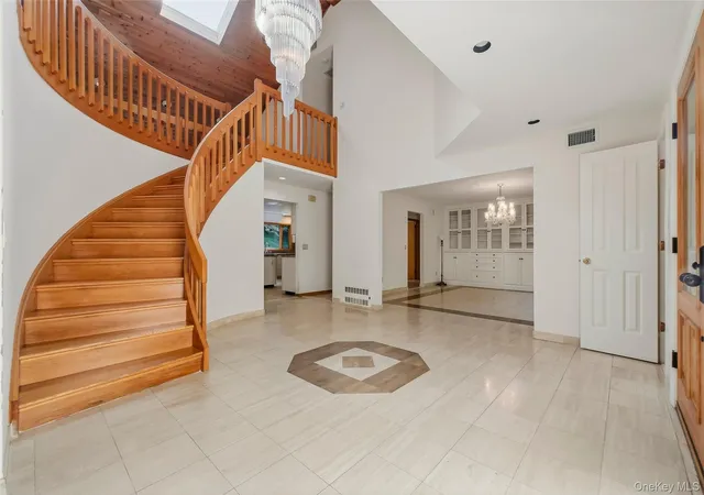 Photo 3 of Single family home for sale at 2054 Quaker Ridge Rd, Cortlandt, NY 10520 | MLS# 1056124 | Listing updated on 2026-10-02