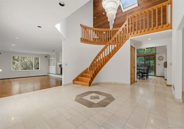 Photo 4 of Single family home for sale at 2054 Quaker Ridge Rd, Cortlandt, NY 10520 | MLS# 1056124 | Listing updated on 2026-10-02
