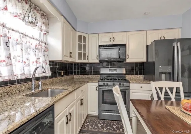 Photo 4 of Single family home for sale at 122-33 192nd Street, New York, NY 11413 | MLS# 1056127 | Listing updated on 2026-09-29