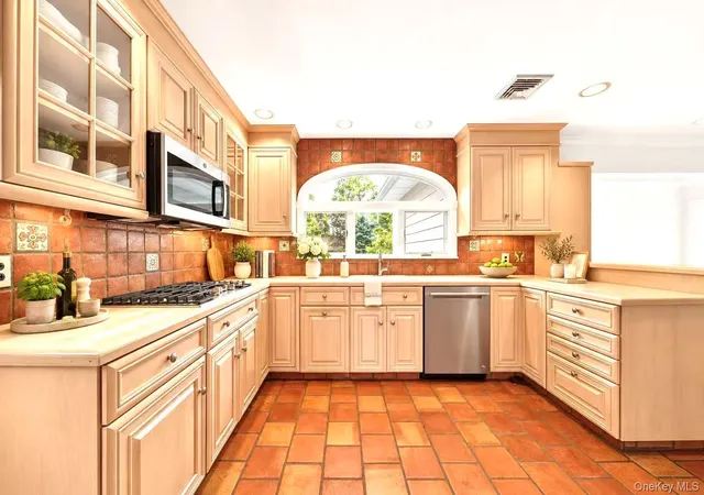 Photo 4 of Single family home for sale at 43 Fernwood Ln, North Hempstead, NY 11576 | MLS# 1056132 | Listing updated on 2026-09-29