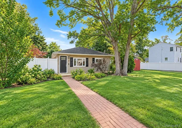 Photo 1 of Single family home for sale at 11 Tell Ave, Babylon, NY 11729 | MLS# 1056151 | Listing updated on 2026-09-29
