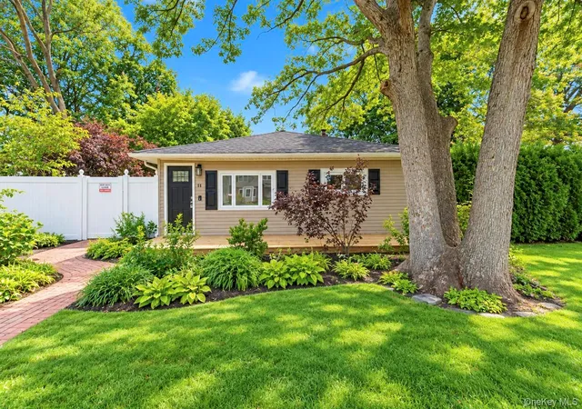 Photo 3 of Single family home for sale at 11 Tell Ave, Babylon, NY 11729 | MLS# 1056151 | Listing updated on 2026-09-29
