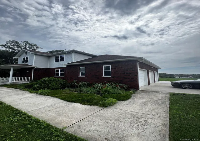 Photo 1 of Single family home for sale at 6 Mastro Rd, Riverhead, NY 11933 | MLS# 1056152 | Listing updated on 2026-10-06