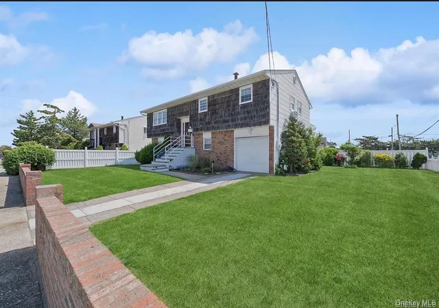 Photo 2 of Single family home for sale at 54 Acapulco St, Hempstead, NY 11509 | MLS# 1056175 | Listing updated on 2026-10-06