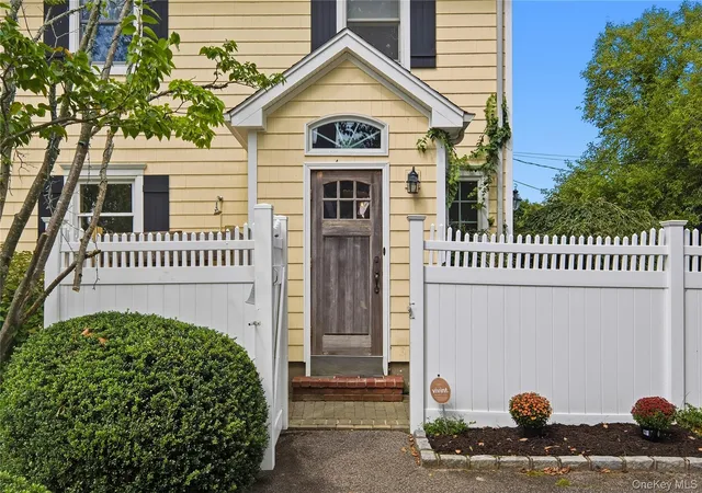 Photo 1 of Single family home for sale at 52 Bayway Ave, Islip, NY 11718 | MLS# 1056197 | Listing updated on 2026-10-01