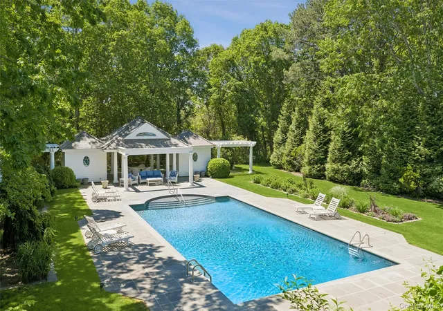 Photo 4 of Single family home for sale at 18 Jagger Ln, Southampton, NY 11977 | MLS# 1056203 | Listing updated on 2026-10-05