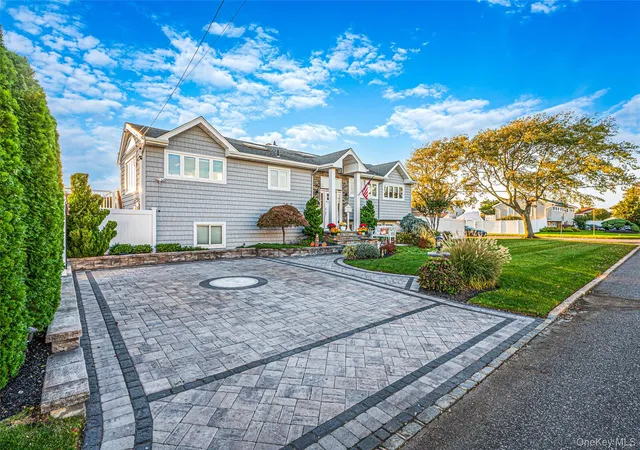 Photo 3 of Single family home for sale at 174 Secatogue Ln W, West Islip, NY 11795 | MLS# 1056210 | Listing updated on 2026-10-09