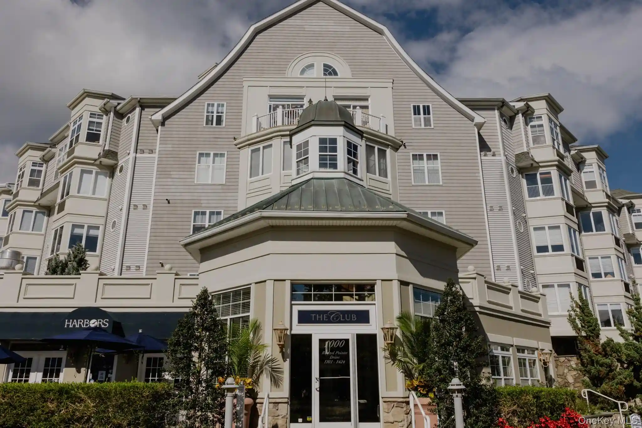 Listing Photo 2 - Condo for sale in 1204 Round Pointe Dr located at 1204 Round Pointe Dr, Haverstraw, NY 10927 - Unit 1204 Round Pointe Dr