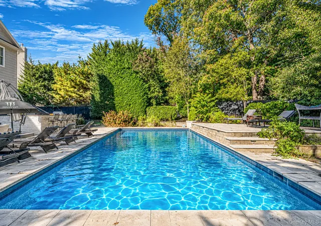 Photo 3 of Single family home for sale at 10 Privet Ct, Smithtown, NY 11787 | MLS# 1056231 | Listing updated on 2026-10-27