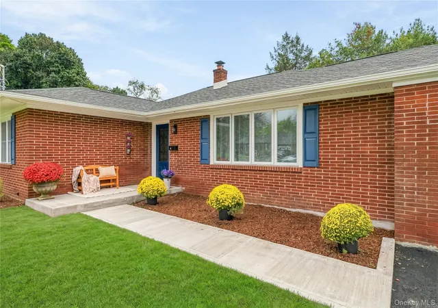 Photo 3 of Single family home for sale at 15 Breezy Knoll Dr, Newburgh (town), NY 12550 | MLS# 1056280 | Listing updated on 2026-10-02