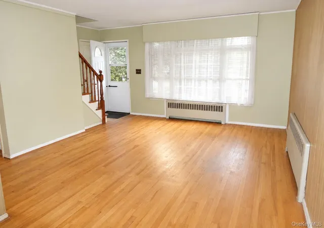 Photo 3 of Single family home for sale at 29 Emerson Ct, North Hempstead, NY 11590 | MLS# 1056284 | Listing updated on 2026-09-28