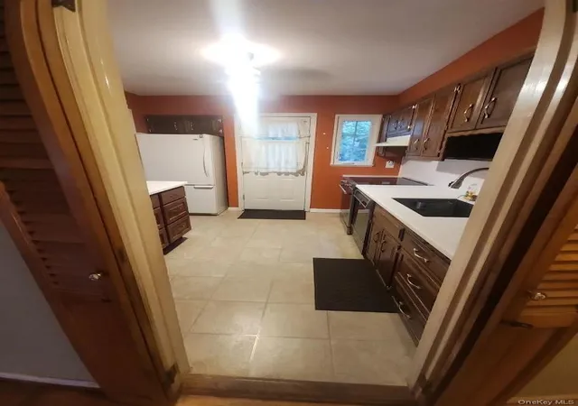 Photo 4 of Single family home for sale at 29 Emerson Ct, North Hempstead, NY 11590 | MLS# 1056284 | Listing updated on 2026-09-28
