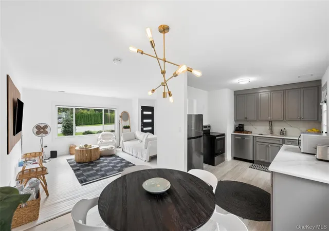 Photo 4 of Single family home for sale at 138 W Tiana Rd, Southampton, NY 11946 | MLS# 1056297 | Listing updated on 2026-10-08