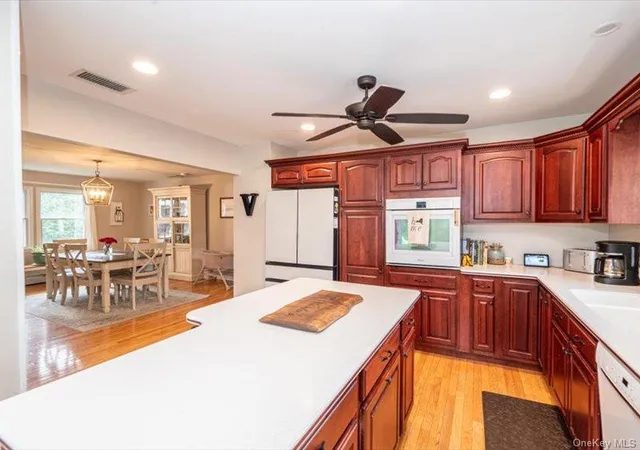 Photo 4 of Single family home for sale at 21 James St, Islip, NY 11751 | MLS# 1056302 | Listing updated on 2026-09-30