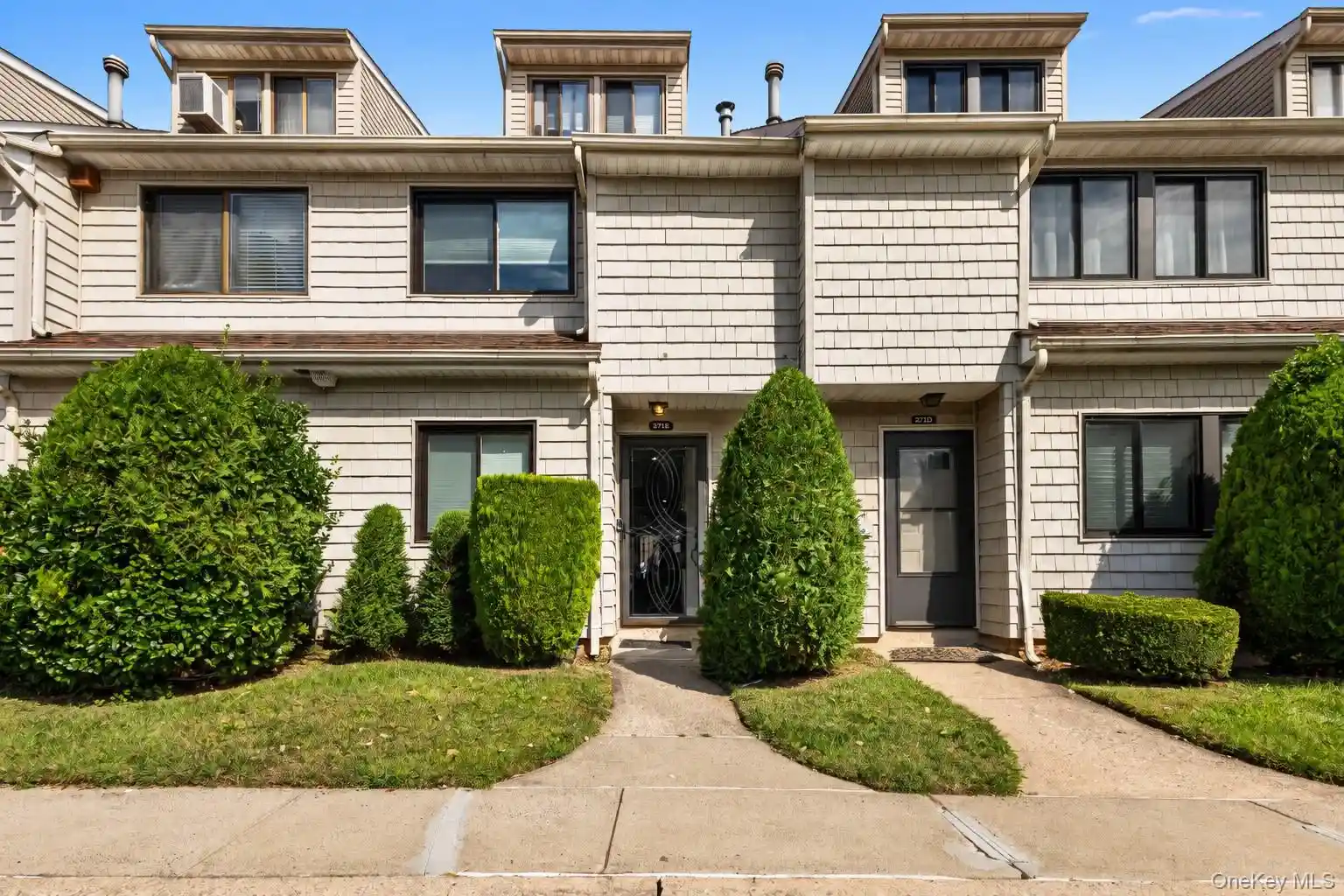 Listing Photo 1 - Condo for sale in 271 Signs Rd located at 271 Signs Rd, New York City, NY 10314 - Unit 271 Signs Rd