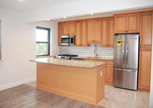 Listing Photo 2 - Condo for sale in building located at 61 White Oak, New Rochelle, NY 10801 - Unit #5H
