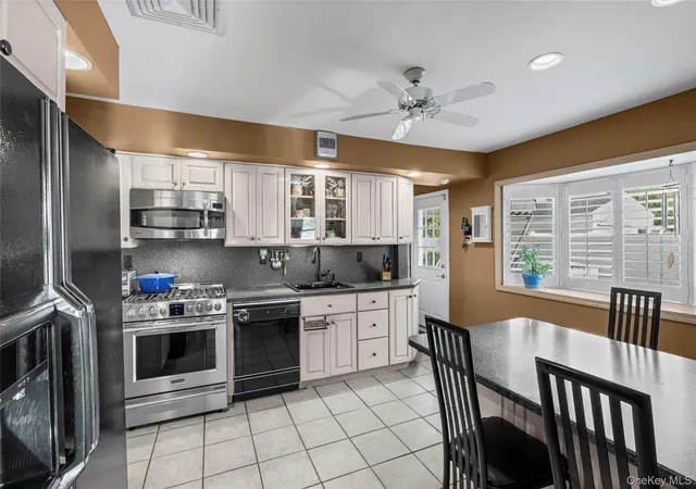 Photo 3 of Single family home for sale at 511 Elwood Rd, Huntington, NY 11731 | MLS# 1056342 | Listing updated on 2026-10-06