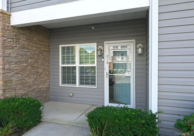 Photo 3 of Condo for sale at 212 Clubhouse Cir #212, Huntington, NY 11747 | MLS# 1056360 | Listing updated on 2026-10-07