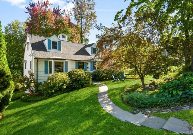 Photo 3 of Single family home for sale at 105 Havilands Ln, White Plains, NY 10605 | MLS# 1056363 | Listing updated on 2026-10-08