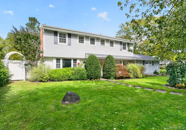 Photo 3 of Single family home for sale at 39 Drohan St, Huntington, NY 11743 | MLS# 1056376 | Listing updated on 2026-10-08