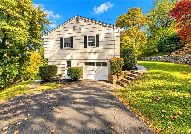 Photo 3 of Single family home for sale at 7 Meadowbrook Dr, Ossining, NY 10562 | MLS# 1056438 | Listing updated on 2026-10-22